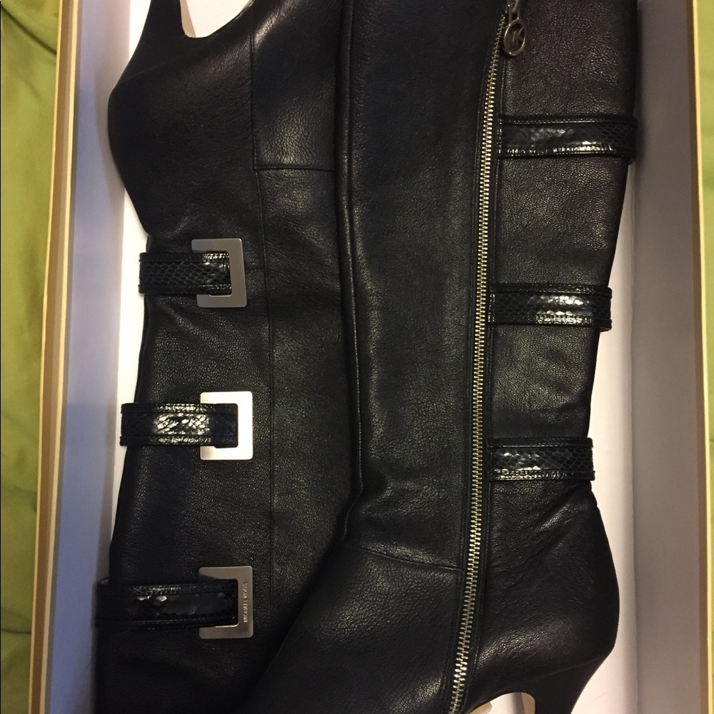 Brand new MK Iona boots
